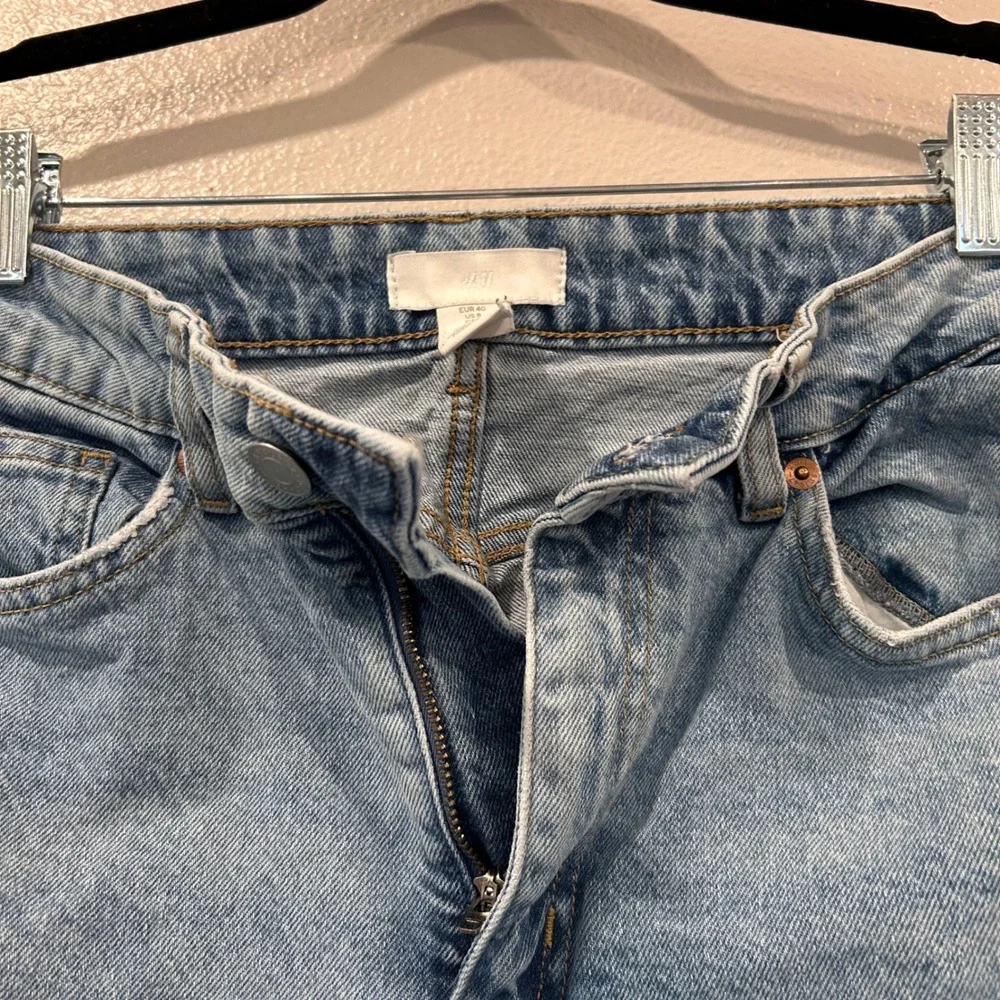 HM Mom High Waist Jeans Light Blue Wash Raw Hem Tapered Leg Womens Size 8